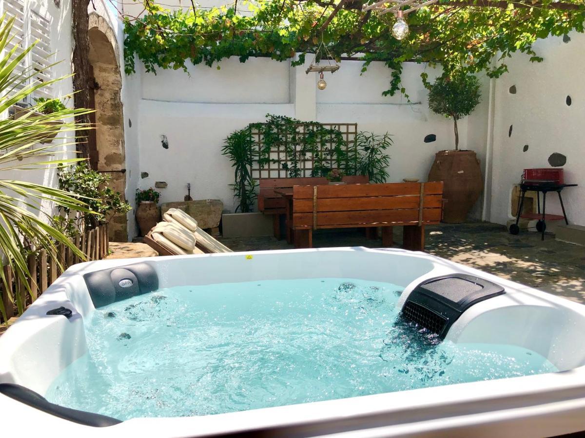 Avli Traditional Home With Private Jacuzzi 헐소니소스 외부 사진